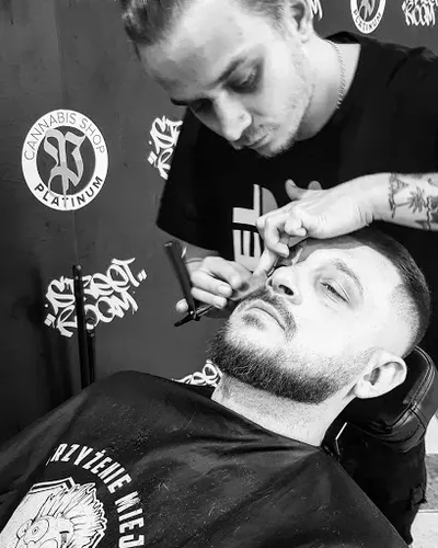 Wariat z Mokrą Głową Barber Kielce